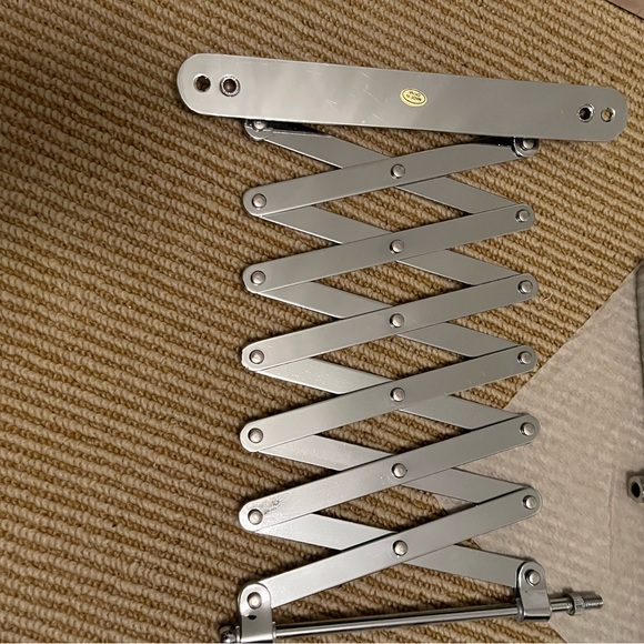 BNIB Extension Mirror with regular and magnified views. Chrome finish - Picture 3 of 4